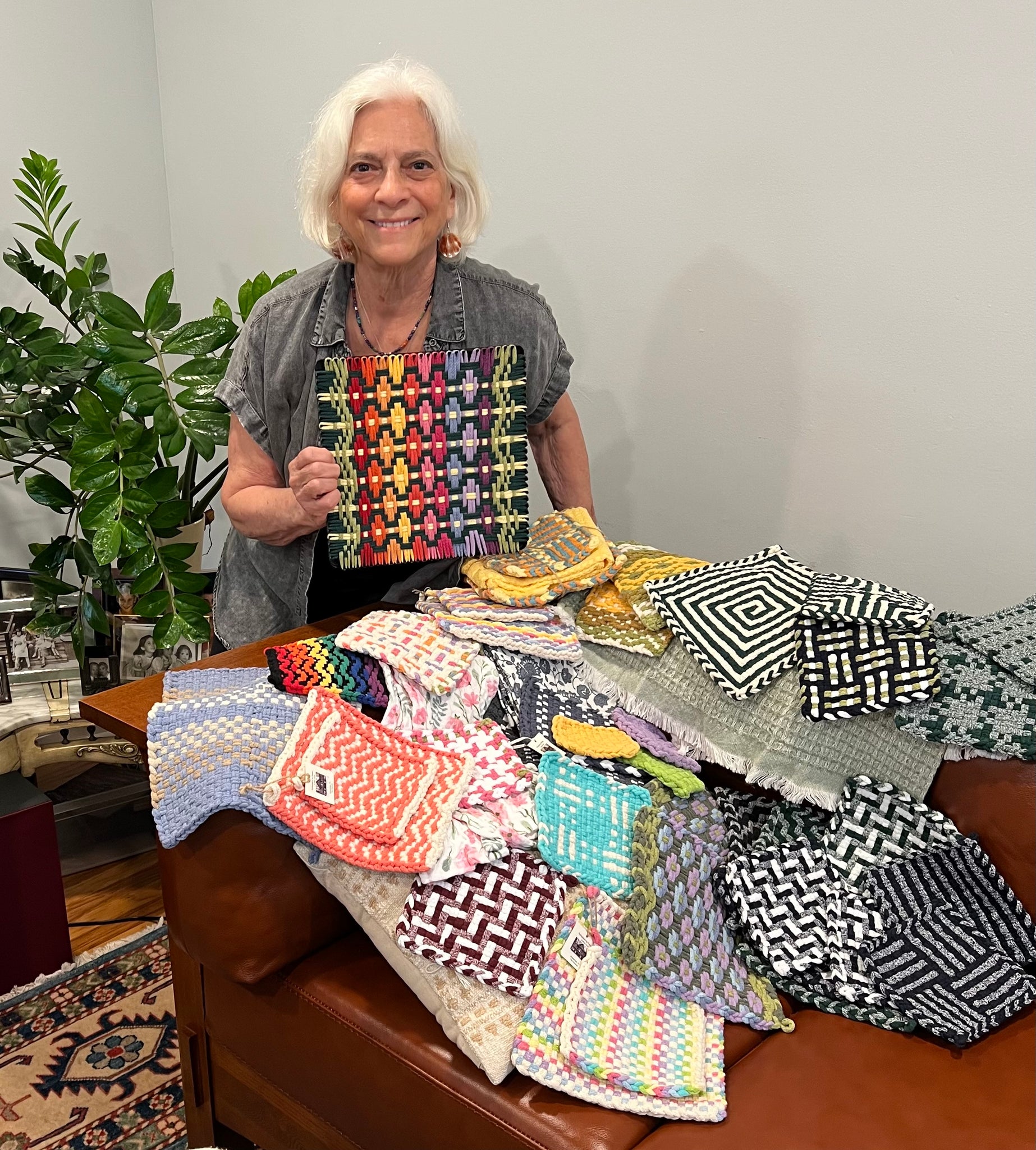 WWC Recording - A Friendship Formed in Fiber - Penny Leon Glackman and Kendal Rosenberger in conversation